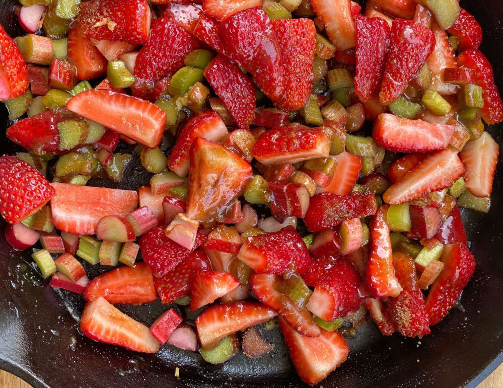 strawberry rhubarb crumble filling